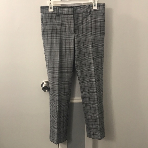 Ann Taylor Pants - Ann Taylor Crop Capri Pants size 2 Ann Taylor Pants - Ann Taylor Crop Capri Pants size 2